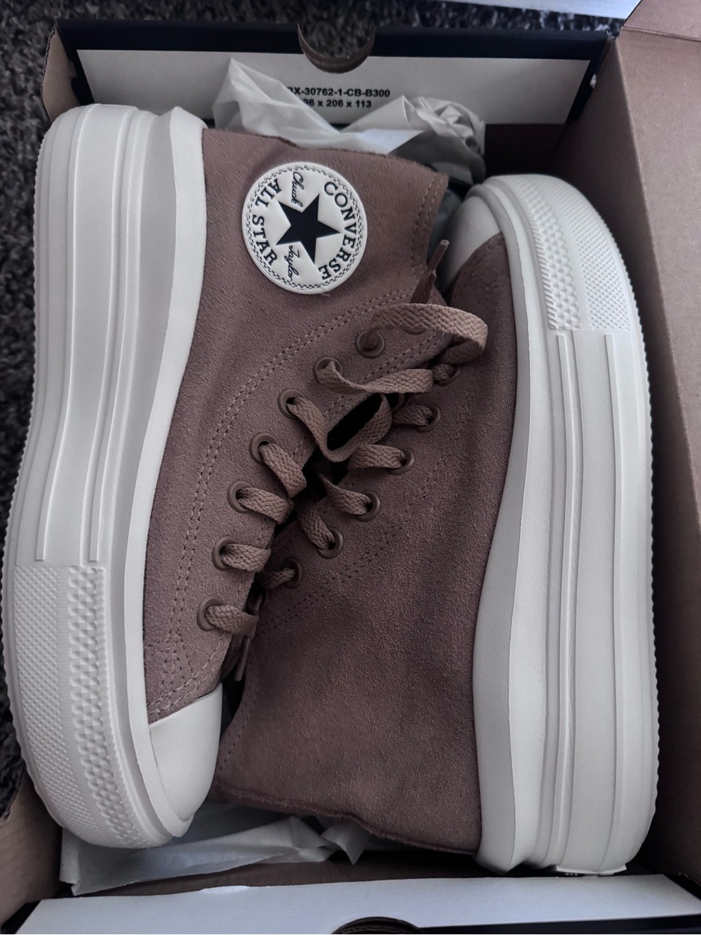 Converse Suede Platform High-Top Sneakers in Mauve Taupe. BRAND NEW never worn !